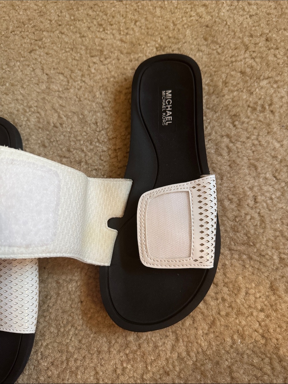 MICHAEL KORS - White and Black MK Perforated Slide Sandals - Size 7 - Picture 3 of 7